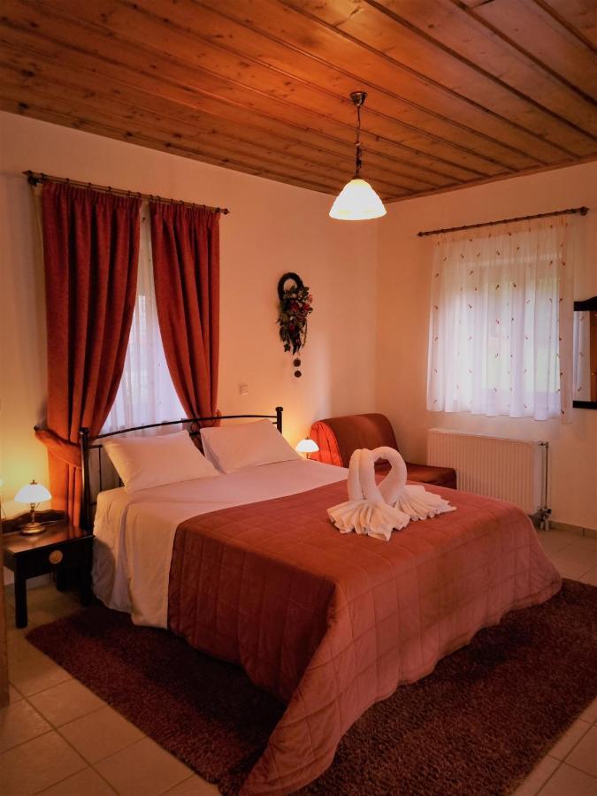 Φιλοξένια Studios Vitina Buitenkant foto